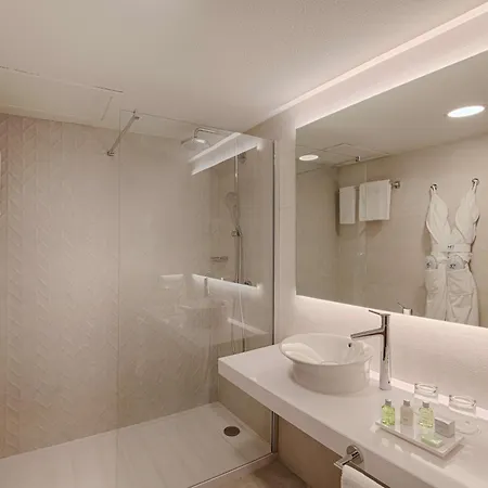 فندق إن إتش 4*